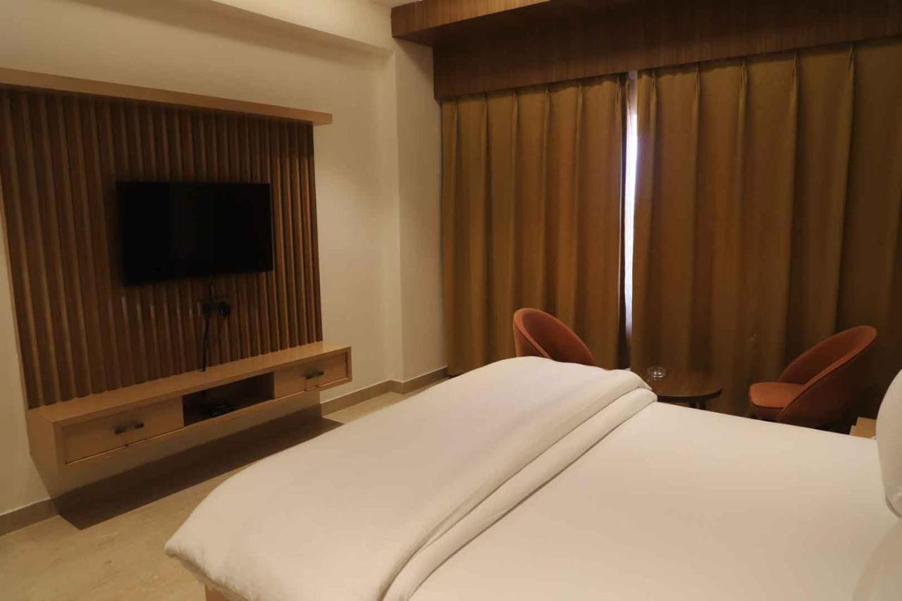 Golden Stone Resorts อาลีการห์ ภายนอก รูปภาพ